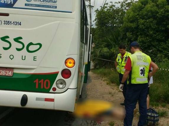 Vítima foi atingida pela roda traseira do veículo na manhã desta sexta (6)