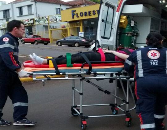 Casal de motociclistas fica ferido em acidente
no centro de Ijuí - foto 4