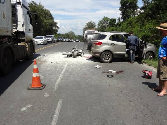 Moto 

colidiu frontalmente com carro na BR-470 em Pouso Redondo