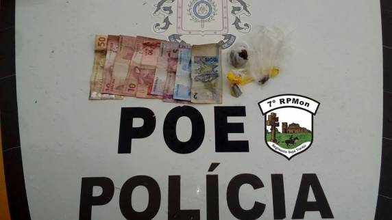 Brigada Militar de Santo Ângelo prende foragida da Justiça, e com ela substância suspeita de maconha - foto 3