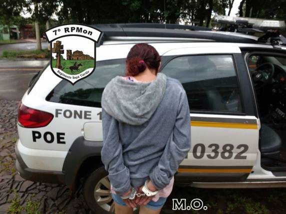 Brigada Militar de Santo Ângelo prende foragida da Justiça, e com ela substância suspeita de maconha - foto 2