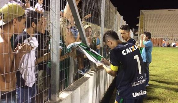 Tiepo defende cobrança do São Paulo e contribui efetivamente 

para classificação à terceira fase da Copinha. Ele faz dedicatória a ex-camisa 1: "Essa defesa é para ele"