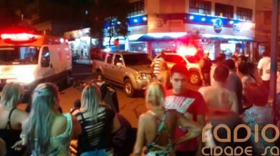 Duas pessoas ficam feridas em acidente no centro de
Santo Ângelo - foto 3