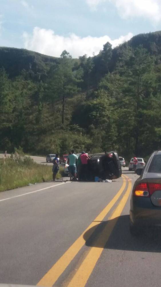 Grave acidente na BR-282 em Alfredo Wagner deixa feridos - foto 4