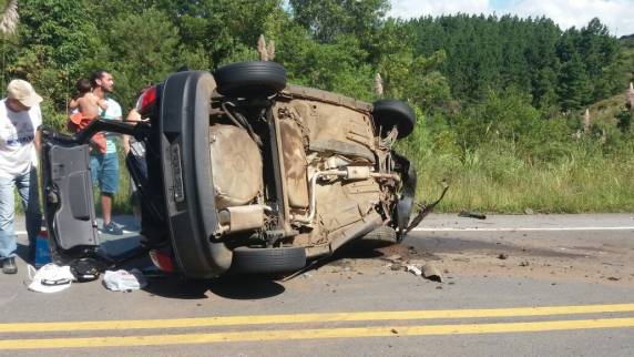 Grave acidente na BR-282 em Alfredo Wagner deixa feridos - foto 5