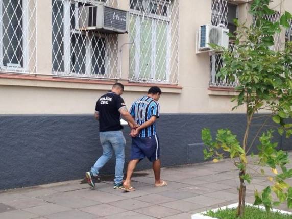 Ele levou o menino a hospital 

desacordado com sinais de estrangulamento
