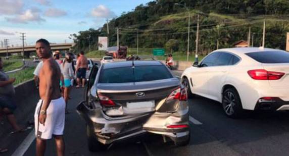Embriagado condutor provoca engavetamento e foge abandonando família e vítimas - foto 3