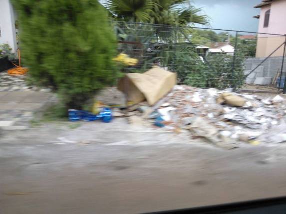 Amontoados de
lixo e entulhos chamam a atenção em Boa Vista do Buricá - foto 2