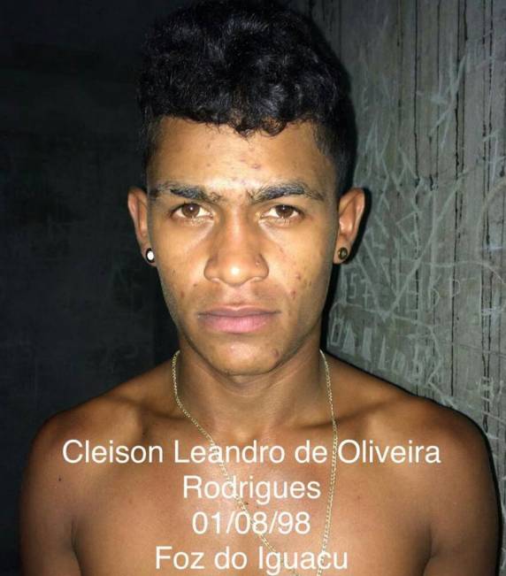 Dois masculinos presos pela Policia Militar de Itapema com arma e drogas - foto 3