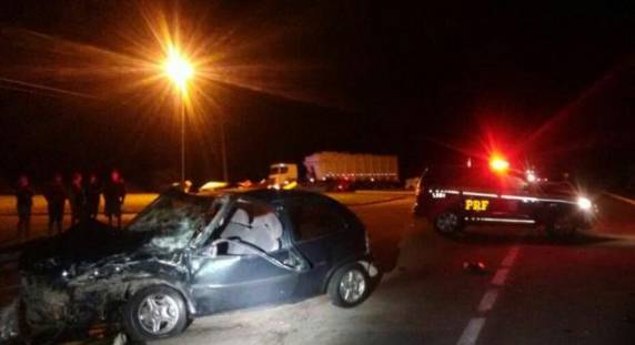 Três veículos se 

envolveram em colisão na noite desta quinta-feira