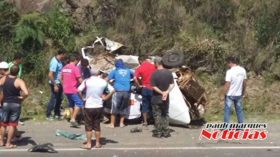 Colisão ocorreu na altura do km 222 da rodovia, em Garibaldi