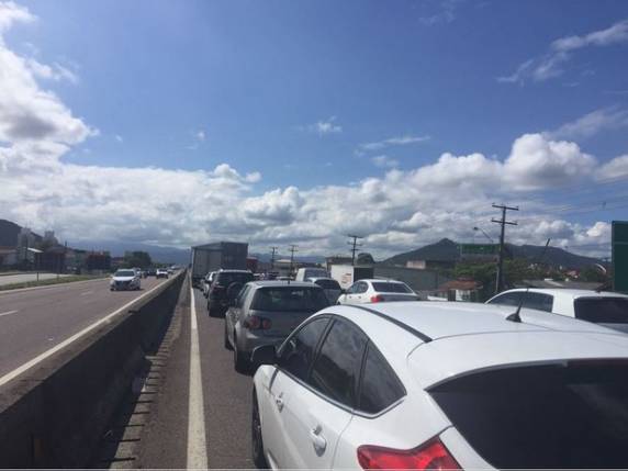 Filas chegavam a 7 km no sentido norte e 2,5 km no sentido Sul