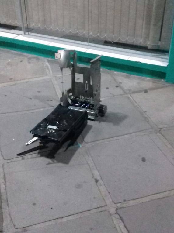 Criminosos explodem agência bancária em Nova Hartz - foto 2