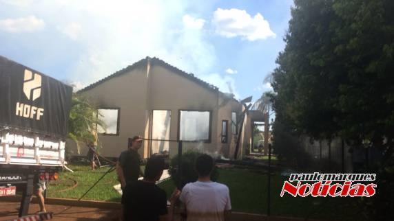 Incêndio destrói casa
e dois veículos em Santo Cristo - foto 3