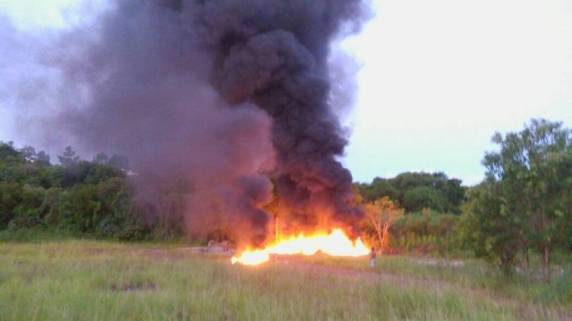 Bombeiros combatem incêndio na antiga fábrica de tubos em São Luiz Gonzaga - foto 3