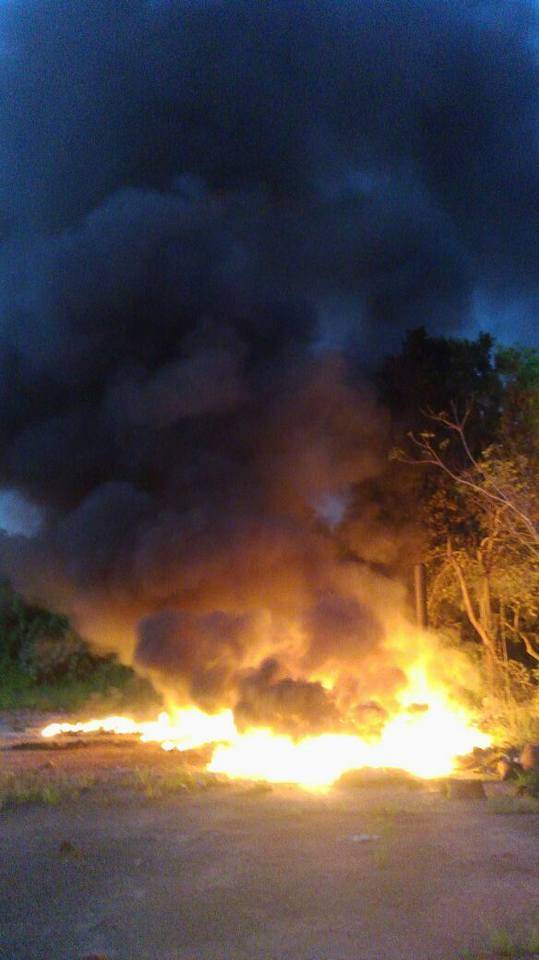 Bombeiros combatem incêndio na antiga fábrica de tubos em São Luiz Gonzaga - foto 4