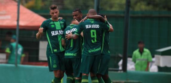 Técnico acredita que equipe criou oportunidades para ter placar mais elástico e 

cobra definição sobre homenagens no minuto 71: "Quando paralisa, há carga emocional"