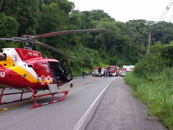 Acidente na serra da Vila Itoupava deixa ao menos 2 mortos e 6 feridos - foto 2