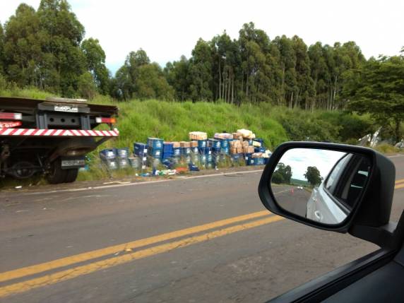 Acidente na BR 285 envolve quatro veículos e deixa uma pessoa morta e outras quatro feridas; VEJA VIDEO - foto 2