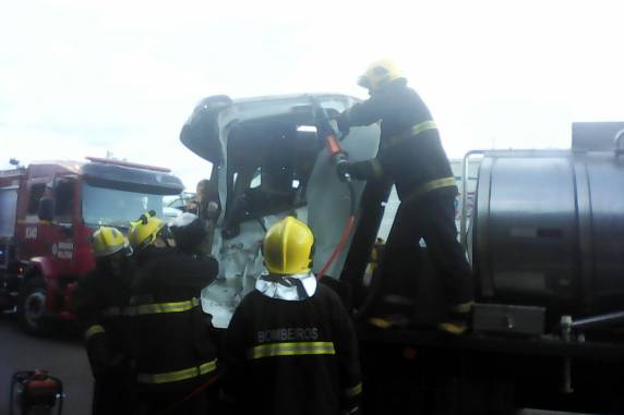 Colisão frontal deixa caminhoneiros feridos na BR
285, em Coronel Barros; Veja vídeo - foto 6