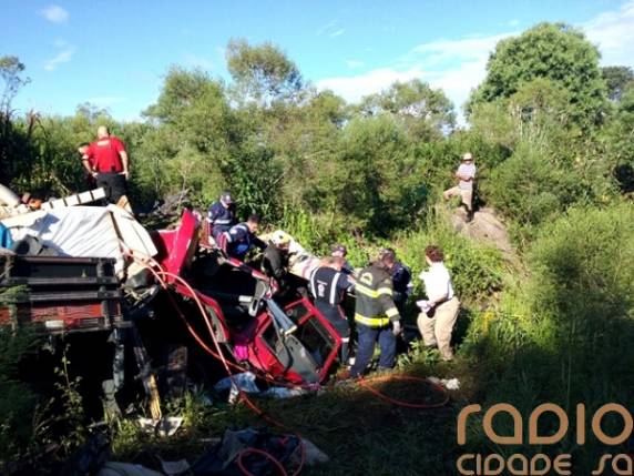 Colisão frontal deixa caminhoneiros feridos na BR
285, em Coronel Barros; Veja vídeo - foto 7