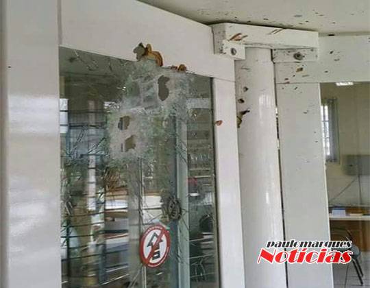 Criminosos fazem reféns e assaltam
três bancos em Maximiliano de Almeida, no Norte do RS; Veja Vídeo - foto 2
