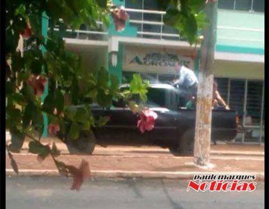 Criminosos fazem reféns e assaltam
três bancos em Maximiliano de Almeida, no Norte do RS; Veja Vídeo - foto 3