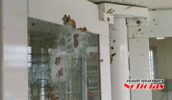Criminosos fazem reféns e assaltam
três bancos em Maximiliano de Almeida, no Norte do RS; Veja Vídeo - foto 9