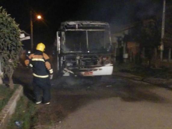 Quando bombeiros chegaram, não havia ocupantes nem sequer motorista
