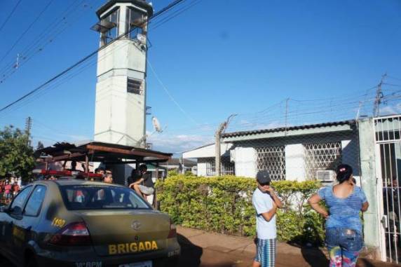 Administração da casa prisional afirma que confronto foi gerado por briga entre presos. Situação é 

considerada controlada pelas autoridades