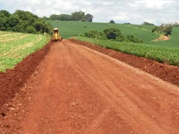 Secretaria de Obras recupera estrada do Caravágio - foto 4