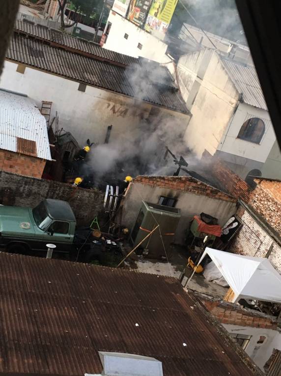 Incêndio é controlado
pelos bombeiros em Ijuí - foto 2