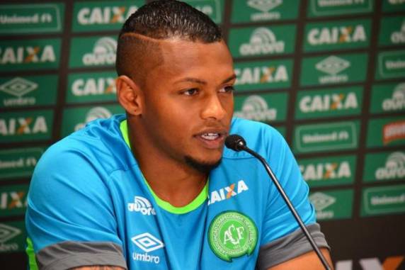 Mulher do lateral-esquerdo Dener, da Chapecoense, retoma
a vida com produção de brigadeiros - foto 4