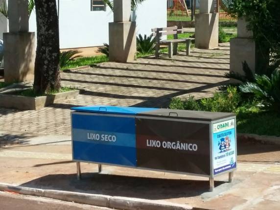 Lixeiras são instaladas em Três de Maio - foto 3