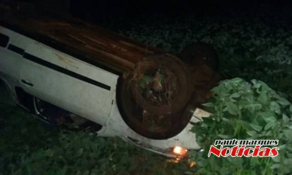 Caminhonete de Independência capota na BR-472 em Santa Rosa e dois jovens
ficam feridos - foto 3