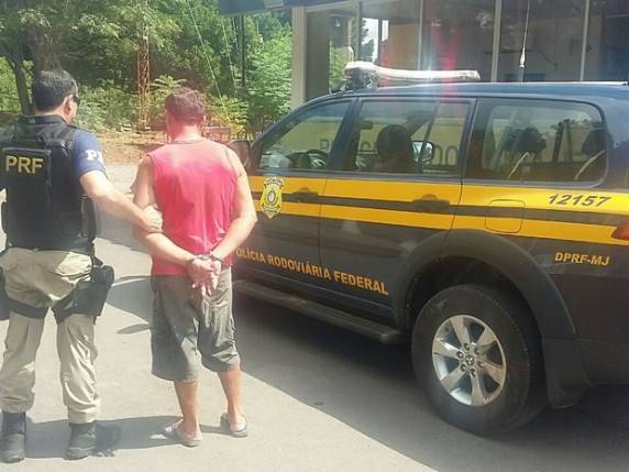 Homem de 46 anos ainda estava com a CNH cassada, segundo a polícia