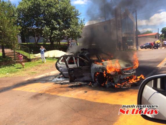 Bandidos fazem cordão humano e assaltam dois bancos em Miraguaí - foto 3