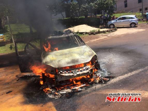 Bandidos fazem cordão humano e assaltam dois bancos em Miraguaí - foto 4
