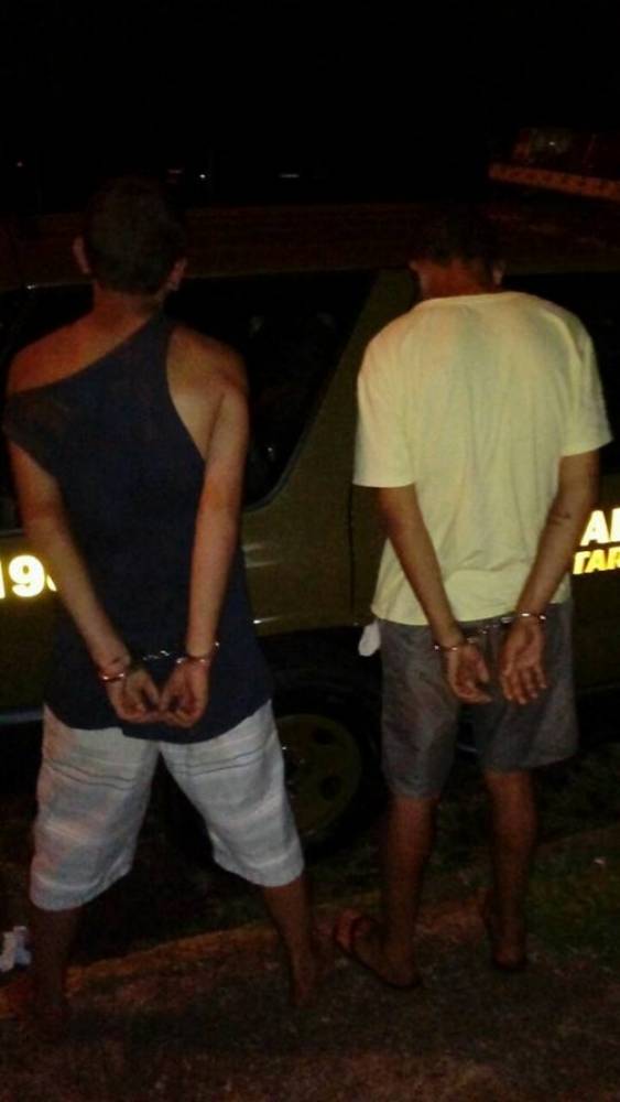 Armados de faca
homens assaltam pedestre mas acabam presos em flagrante, em Santo Ângelo - foto 3