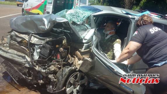 Três pessoas ficam feridas em
acidente com três veículos na RS-342 em Cruz Alta - foto 5
