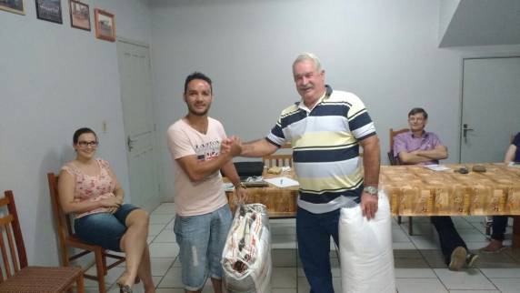 Novos bombeiros voluntários recebem as normas e orientações
na corporação de Três de Maio - foto 4