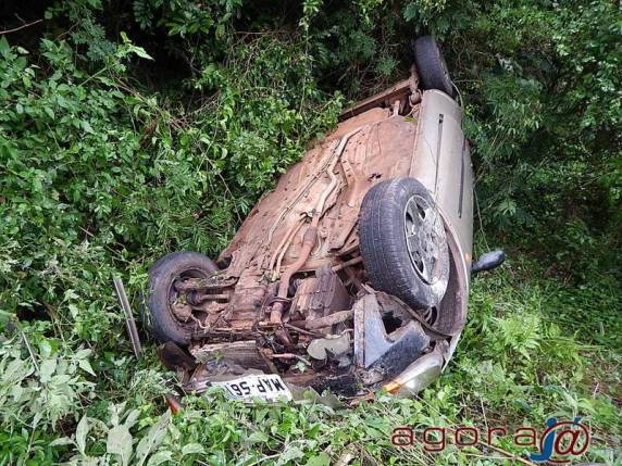 Mulher de 22 anos sofreu lesões leves e, automóvel Ford KA teve danos de grande monta