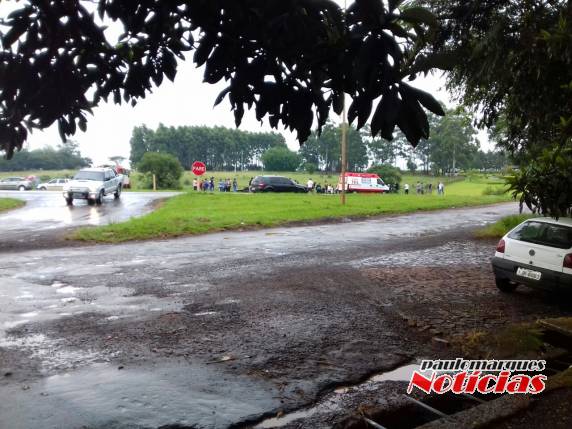 Ônibus da Ouro e Prata tomba no trevo de Giruá - foto 2