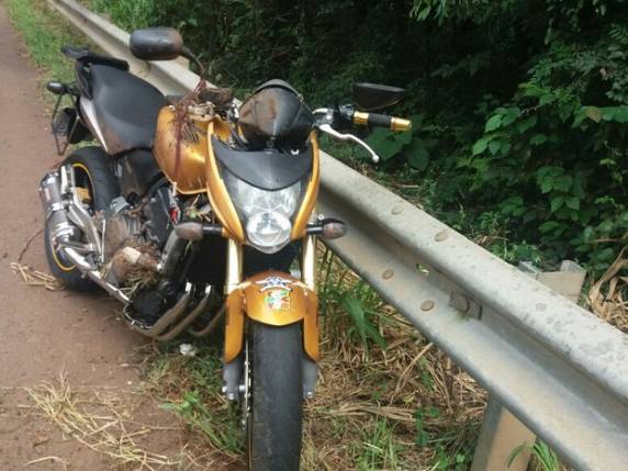 Homem de 31 anos bateu no guard rail da rodovia neste domingo (12)