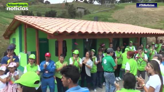 Casa de menino que ajudou no resgate das vítimas
com o avião da Chapecoense é reformada - foto 2