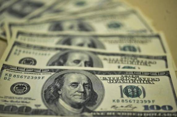 Moeda norte-americana acumula queda de 1,74% em fevereiro e de 4,73% no ano