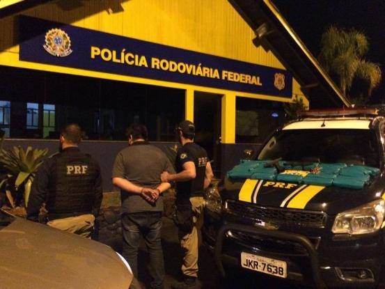 Motorista tinha 

aproximadamente 50 anos e foi encaminhado à polícia judiciária de Caxias do Sul