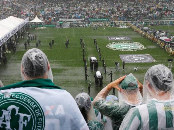 Queda de avião com delegação da Chapecoense deixou 77 

mortos