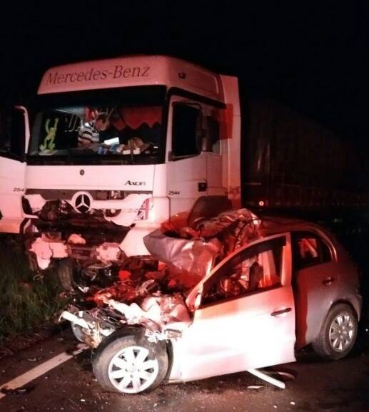 Acidente na divisa
de SC com o PR deixa seis mortos - foto 2