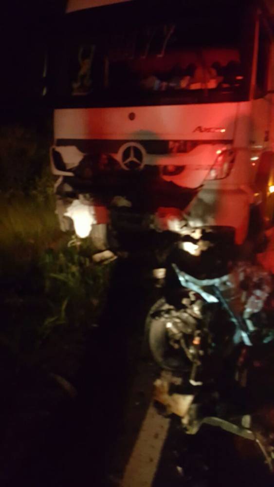 Acidente na divisa
de SC com o PR deixa seis mortos - foto 3